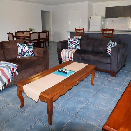 Blk Stays Guest House Deluxe Units Morayfield Номер фото